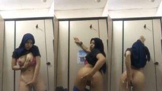 Bokep jilbab tobrut nakal colmek nungging berdiri